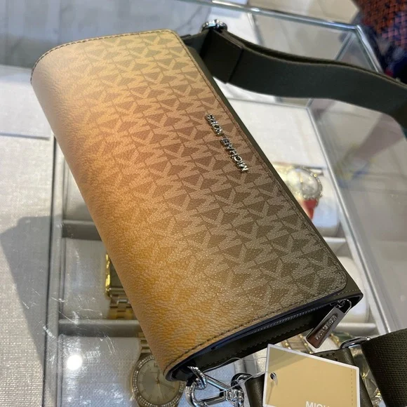 MICHAEL KORS Jet Set Large Ombré Signature Logo Crossbody Bag
Olive Multi 
NWT - Picture 15 of 16